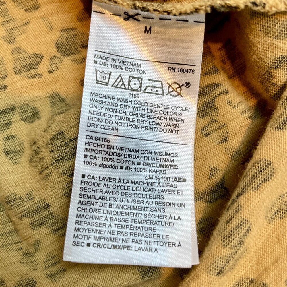 Old Navy Cheetah print T-shirt Size M - Picture 2 of 5